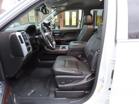 Used 2017 GMC Sierra 1500 SLT w/ Enhanced Driver Alert Package image 14