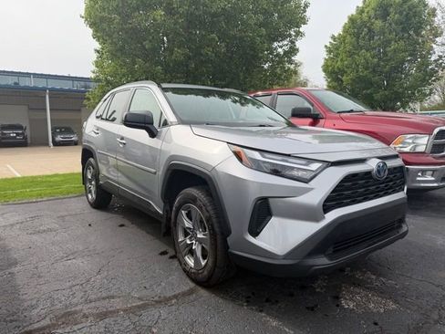 Used 2023 Toyota RAV4 LE AWD/4WD image 3