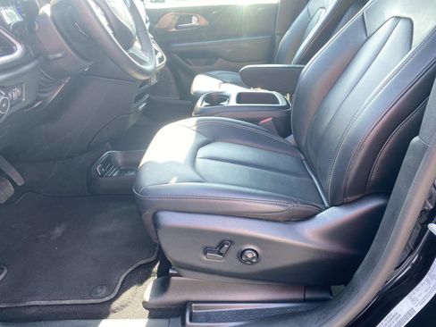 Certified 2025 Chrysler Pacifica Select image 22