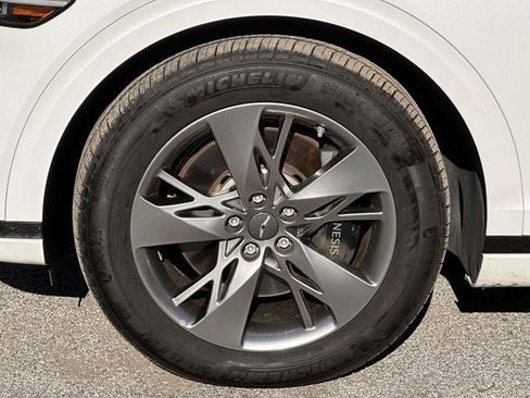 Used 2025 Genesis GV70 3.5T Sport image 15