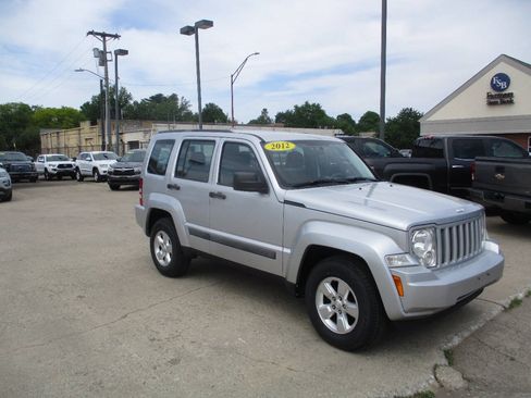 Used 2012 Jeep Liberty Sport AWD/4WD image 9