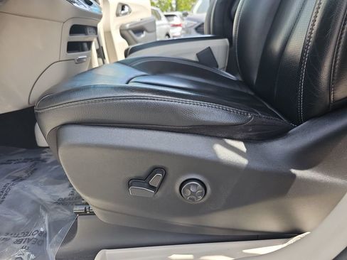 Certified 2022 Chrysler Pacifica Touring-L FWD image 30