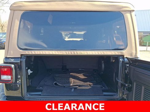 Used 2022 Jeep Wrangler Unlimited Rubicon AWD/4WD image 28