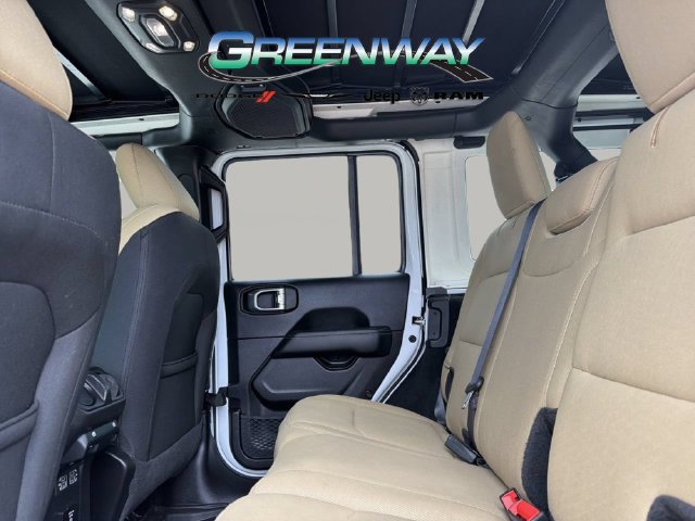 Used 2022 Jeep Wrangler Unlimited Sahara w/ Cold Weather Group AWD/4WD image 14