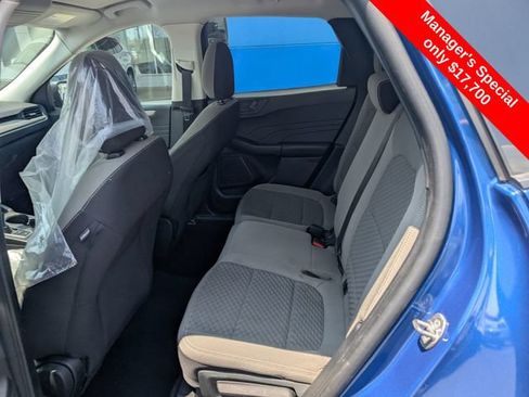 Used 2022 Ford Escape SE w/ Cold Weather Package FWD image 9