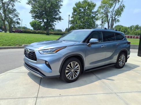 Used 2020 Toyota Highlander Platinum AWD/4WD image 3