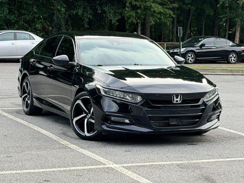 Used 2018 Honda Accord Sport image 4