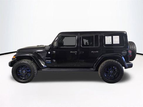 Used 2022 Jeep Wrangler Unlimited Sahara w/ Cold Weather Group image 8