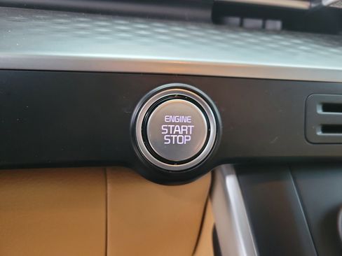 Certified 2024 Kia Carnival LX image 32