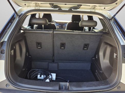 Used 2023 Chevrolet Bolt EUV LT w/ Convenience Package FWD image 14