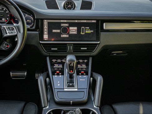 Used 2021 Porsche Cayenne Turbo S image 30