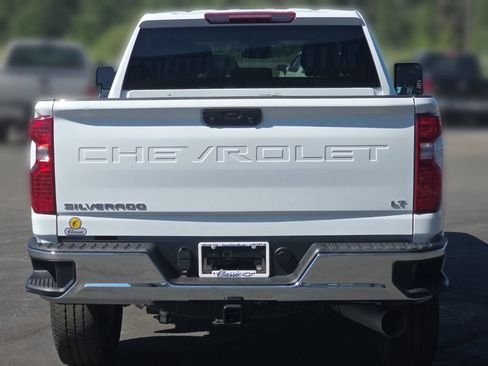 Used 2025 Chevrolet Silverado 2500 LT AWD/4WD image 8