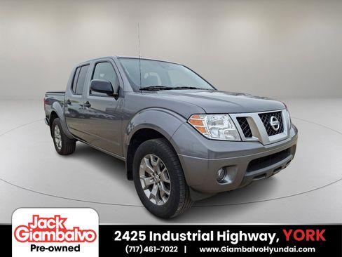 Used 2020 Nissan Frontier SV image 1