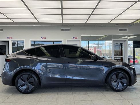 Used 2026 Tesla Model Y AWD image 4