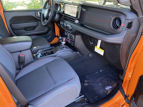 New 2025 Jeep Gladiator Rubicon w/ Convenience Group image 32