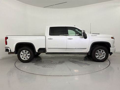 Used 2024 Chevrolet Silverado 2500 High Country w/ High Country Premium Package AWD/4WD image 8