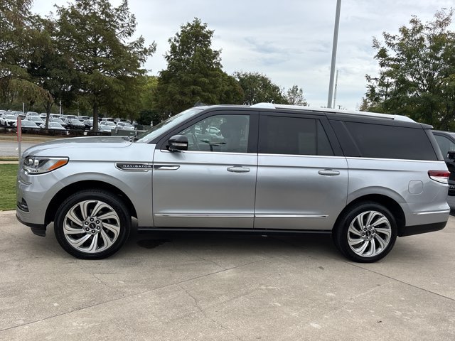 Used 2022 Lincoln Navigator L Reserve AWD/4WD image 9