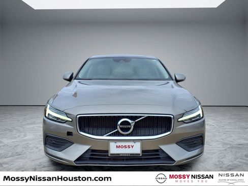 Used 2020 Volvo S60 T5 Momentum FWD image 3