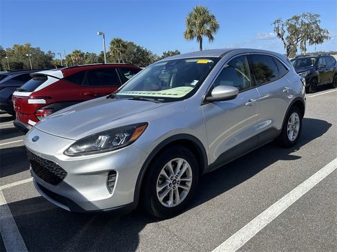 Used 2020 Ford Escape SE image 9