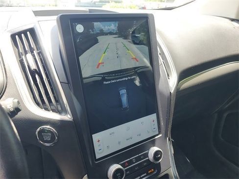 Used 2022 Ford Edge Titanium image 26
