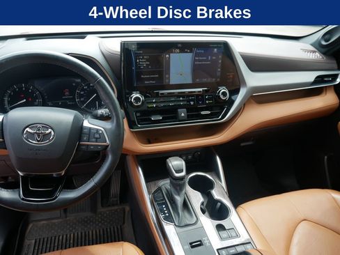 Used 2021 Toyota Highlander Platinum FWD image 19