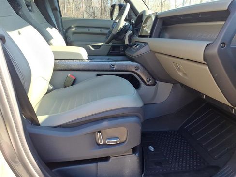 Certified 2025 Land Rover Defender 110 image 3