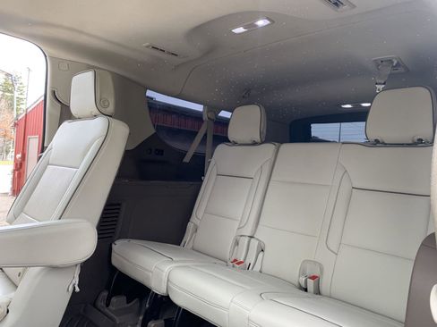 Used 2021 GMC Yukon XL Denali w/ Denali Premium Package AWD/4WD image 31