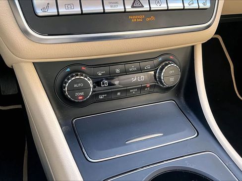 Used 2019 Mercedes-Benz GLA 250 4MATIC image 35