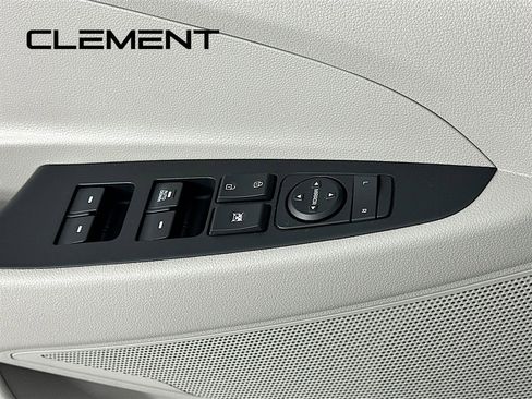 Used 2021 Hyundai Tucson SE image 23