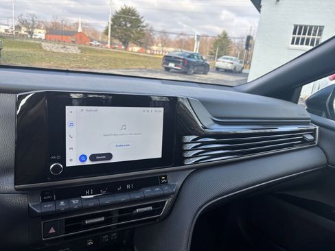 Used 2025 Toyota Camry SE image 33