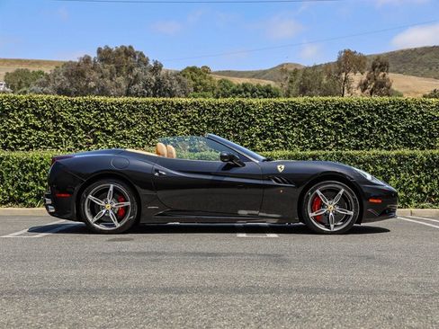 Used 2014 Ferrari California RWD image 7