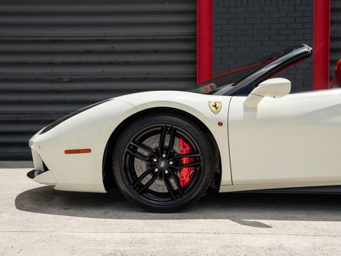 Used 2018 Ferrari 488 Spider RWD image 10