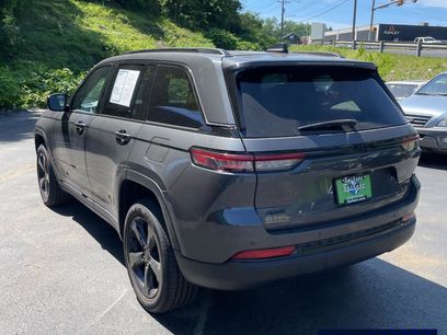 Used 2022 Jeep Grand Cherokee Altitude