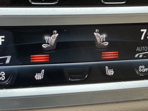 Used 2019 BMW 750i image 8