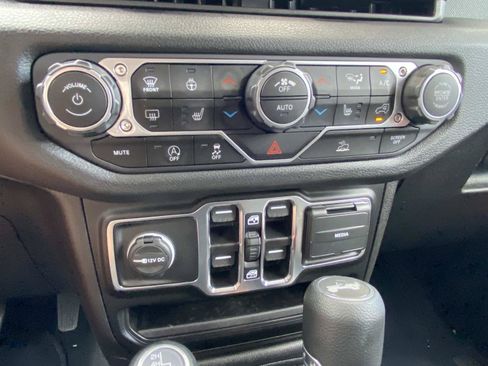 Used 2025 Jeep Wrangler Unlimited Sport AWD/4WD image 28