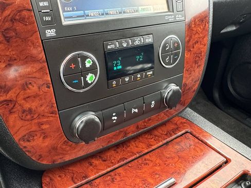 Used 2013 Chevrolet Suburban LTZ AWD/4WD image 31