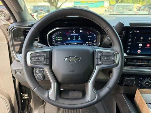 Used 2024 Chevrolet Silverado 2500 LTZ w/ LTZ Plus Package AWD/4WD image 23