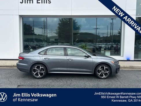Used 2020 Volkswagen Passat 2.0T R-Line FWD image 1
