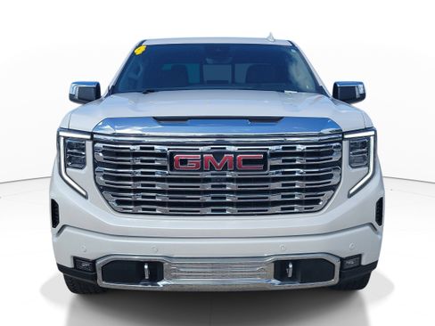 Used 2024 GMC Sierra 1500 Denali w/ Technology Package AWD/4WD image 2