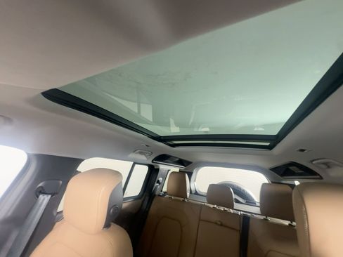 New 2026 Land Rover Defender 110 X-Dynamic SE image 17