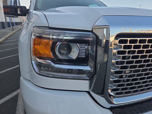 Used 2016 GMC Sierra 2500 Denali w/ Driver Alert Package image 28