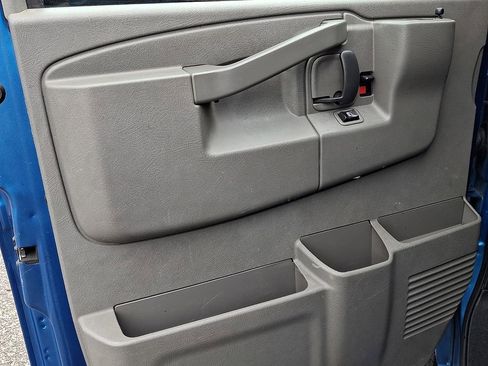 Used 2018 Chevrolet Express 2500 w/ Driver Convenience Package image 12