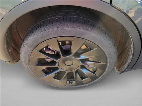 Used 2023 Tesla Model Y Long Range AWD/4WD image 11