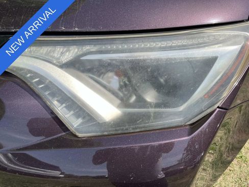 Used 2018 Toyota RAV4 LE FWD image 9