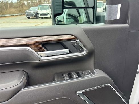 New 2026 GMC Sierra 2500 SLE w/ SLE Value Package; image 8