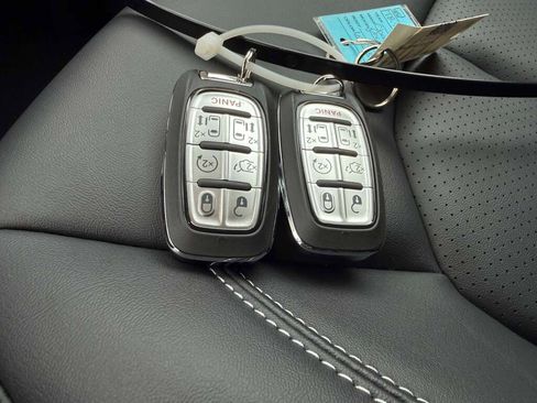 New 2026 Chrysler Pacifica Select image 32