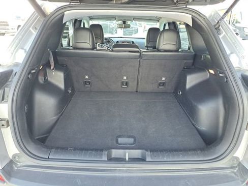 Used 2022 Jeep Cherokee Trailhawk AWD/4WD image 26