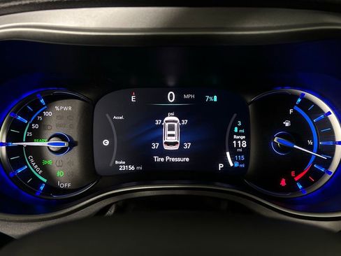 Certified 2024 Chrysler Pacifica Limited image 14