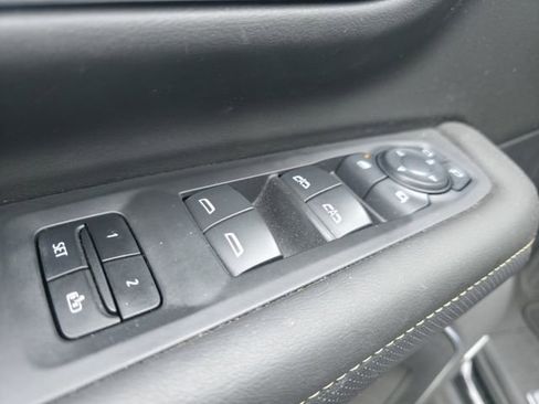 Used 2024 GMC Yukon XL SLT w/ SLT Luxury Package image 15