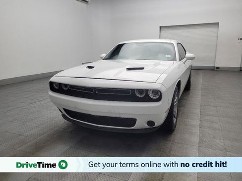 Used 2019 Dodge Challenger SXT RWD image 1
